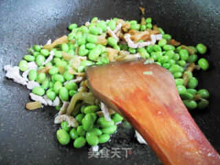 肉丝榨菜丝炒毛豆的做法步骤：6