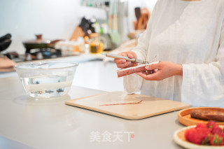节气食养｜小满 椰香草莓的做法步骤：2