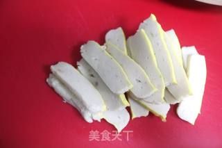 鱼糕鱼丸青菜汤的做法步骤：2