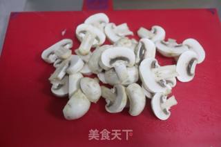 鱼糕鱼丸青菜汤的做法步骤：3