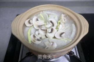 鱼糕鱼丸青菜汤的做法步骤：6
