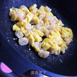 番茄炒虾仁滑蛋的做法步骤：6