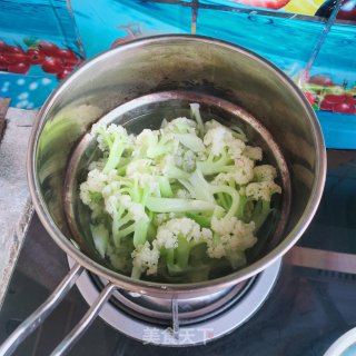 菜花炒肉的做法步骤：5