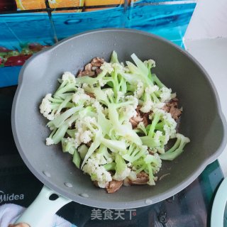 菜花炒肉的做法步骤：10