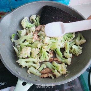 菜花炒肉的做法步骤：11