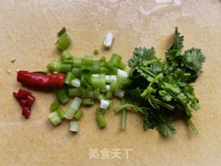 酸辣鸡蛋面的做法步骤：2