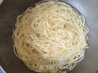 酸辣鸡蛋面的做法步骤：6