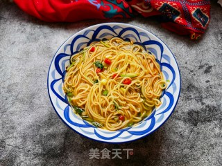 酸辣鸡蛋面的做法步骤：10