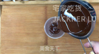 超简单脆皮雪糕冰激凌，可可和抹茶双重美味，细腻顺滑，巧克力味浓郁。的做法步骤：13
