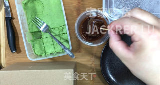 超简单脆皮雪糕冰激凌，可可和抹茶双重美味，细腻顺滑，巧克力味浓郁。的做法步骤：17