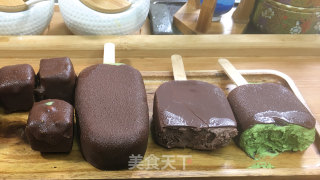 超简单脆皮雪糕冰激凌，可可和抹茶双重美味，细腻顺滑，巧克力味浓郁。的做法步骤：21