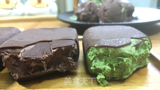 超简单脆皮雪糕冰激凌，可可和抹茶双重美味，细腻顺滑，巧克力味浓郁。的做法步骤：22
