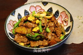 牛肉土豆炒尖椒的做法步骤：4