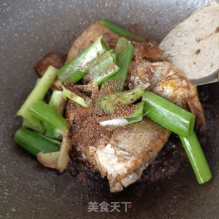 家常烧鲈鱼的做法步骤：10
