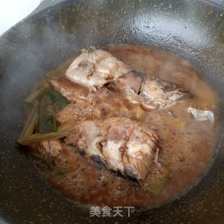 家常烧鲈鱼的做法步骤：11