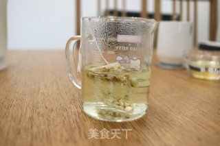 草莓芒果花茶奶冻杯的做法步骤：4