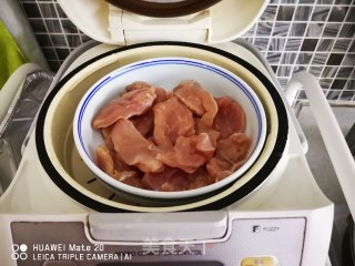 凉拌手撕鸡的做法步骤：2