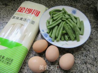 四季豆鸡蛋焖面的做法步骤：1