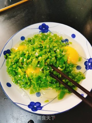 青椒煎鸡蛋的做法步骤：4