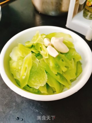 清炒莴笋的做法步骤：1