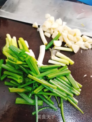 清炒莴笋的做法步骤：2