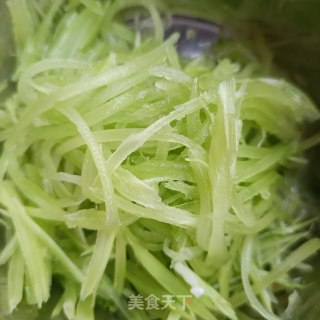 椒香莴苣丝的做法步骤：2