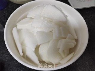 糖醋萝卜的做法步骤：1