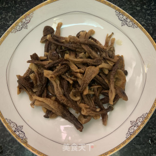 鹿茸菇蒸排骨的做法步骤：2