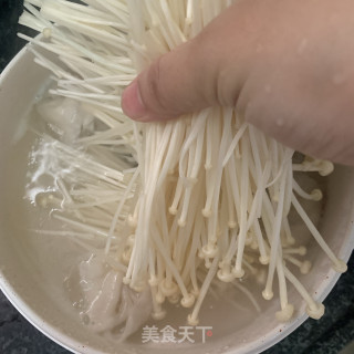 金针菇滚鱼皮饺汤的做法步骤：5