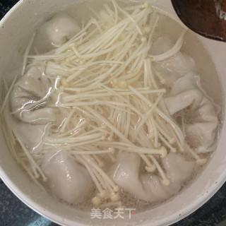 金针菇滚鱼皮饺汤的做法步骤：6