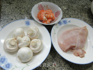 鸡胸肉蘑菇浓汤的做法步骤：1