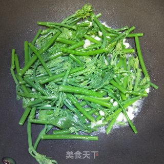 瓜苗炒豆腐的做法步骤：8