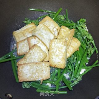 瓜苗炒豆腐的做法步骤：9