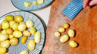 炸小土豆的做法步骤：1