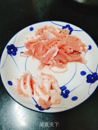 芹菜炒肉的做法步骤：1