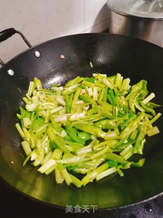 芹菜炒肉的做法步骤：7