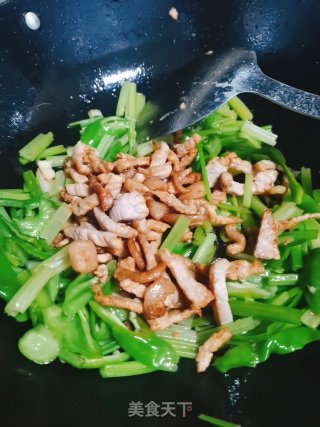芹菜炒肉的做法步骤：8