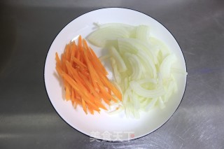洋葱爆羊肉的做法步骤：3