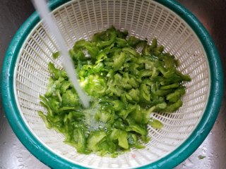 苦瓜炒蛋的做法步骤：4