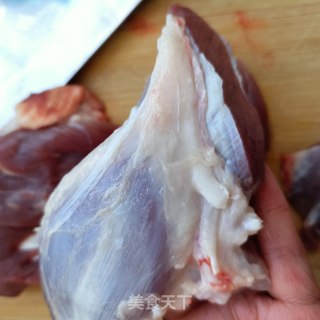 山药芡实腱子肉汤的做法步骤：1