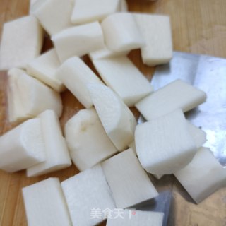 山药芡实腱子肉汤的做法步骤：3