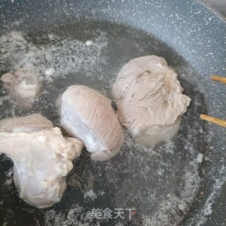 山药芡实腱子肉汤的做法步骤：6