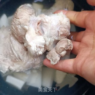山药芡实腱子肉汤的做法步骤：7