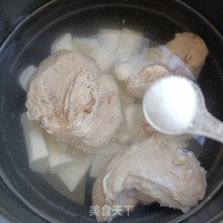 山药芡实腱子肉汤的做法步骤：8