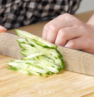 夏日减脂快手早餐卷心菜鸡蛋三明治的做法步骤：3