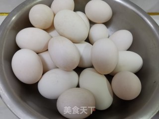 腌咸鸭蛋的做法步骤：1