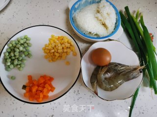 虾仁蛋炒饭的做法步骤：1
