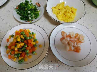 虾仁蛋炒饭的做法步骤：2