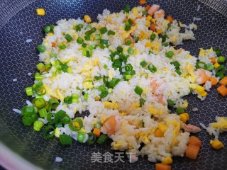 虾仁蛋炒饭的做法步骤：5