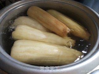 水煮玉米的做法步骤：3